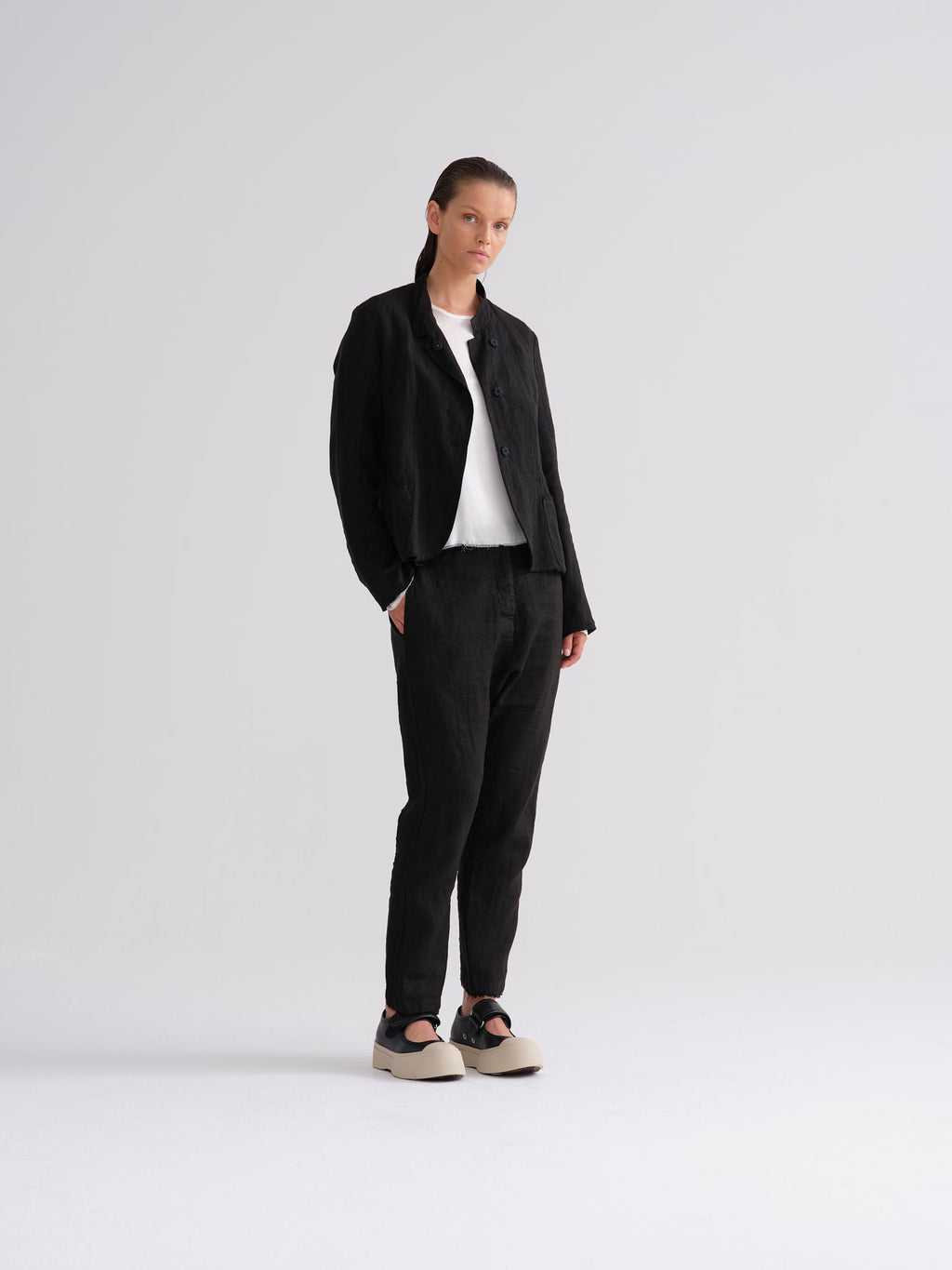 Elegant Black Linen Blazer with Button Closure