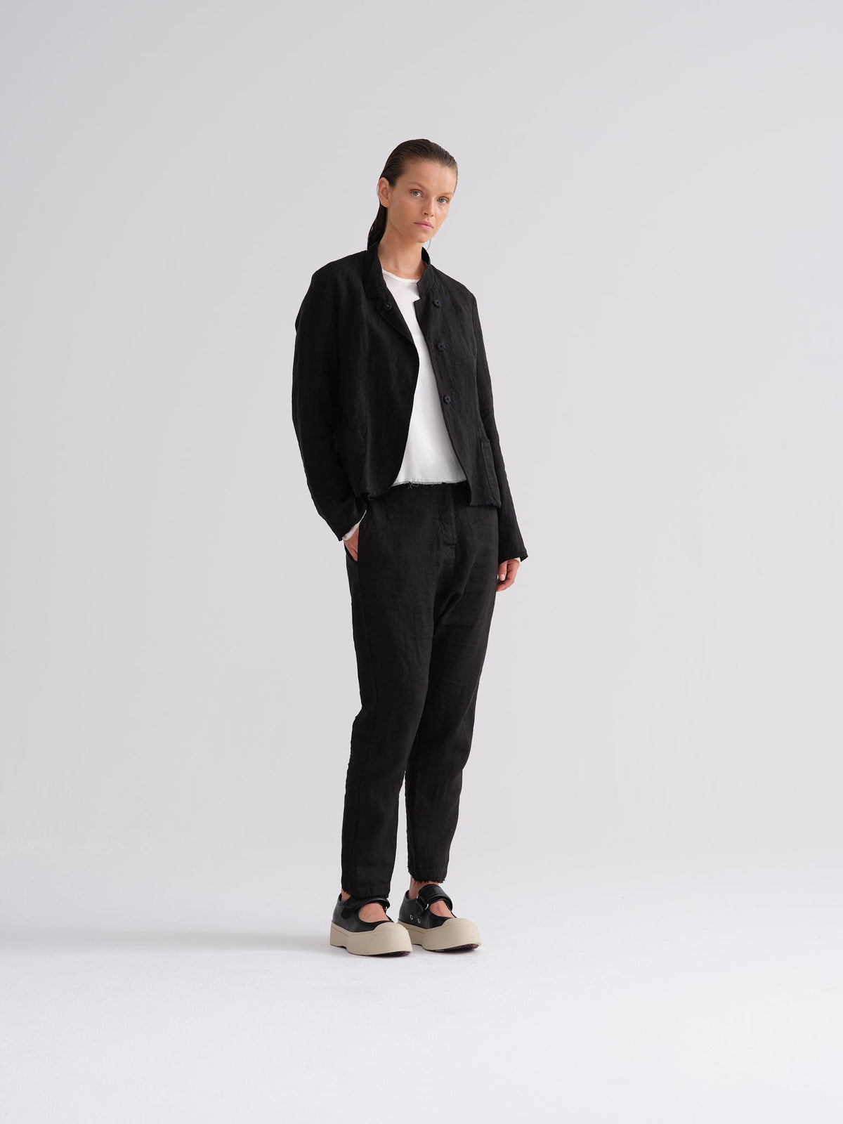 Elegant Black Linen Blazer with Button Closure