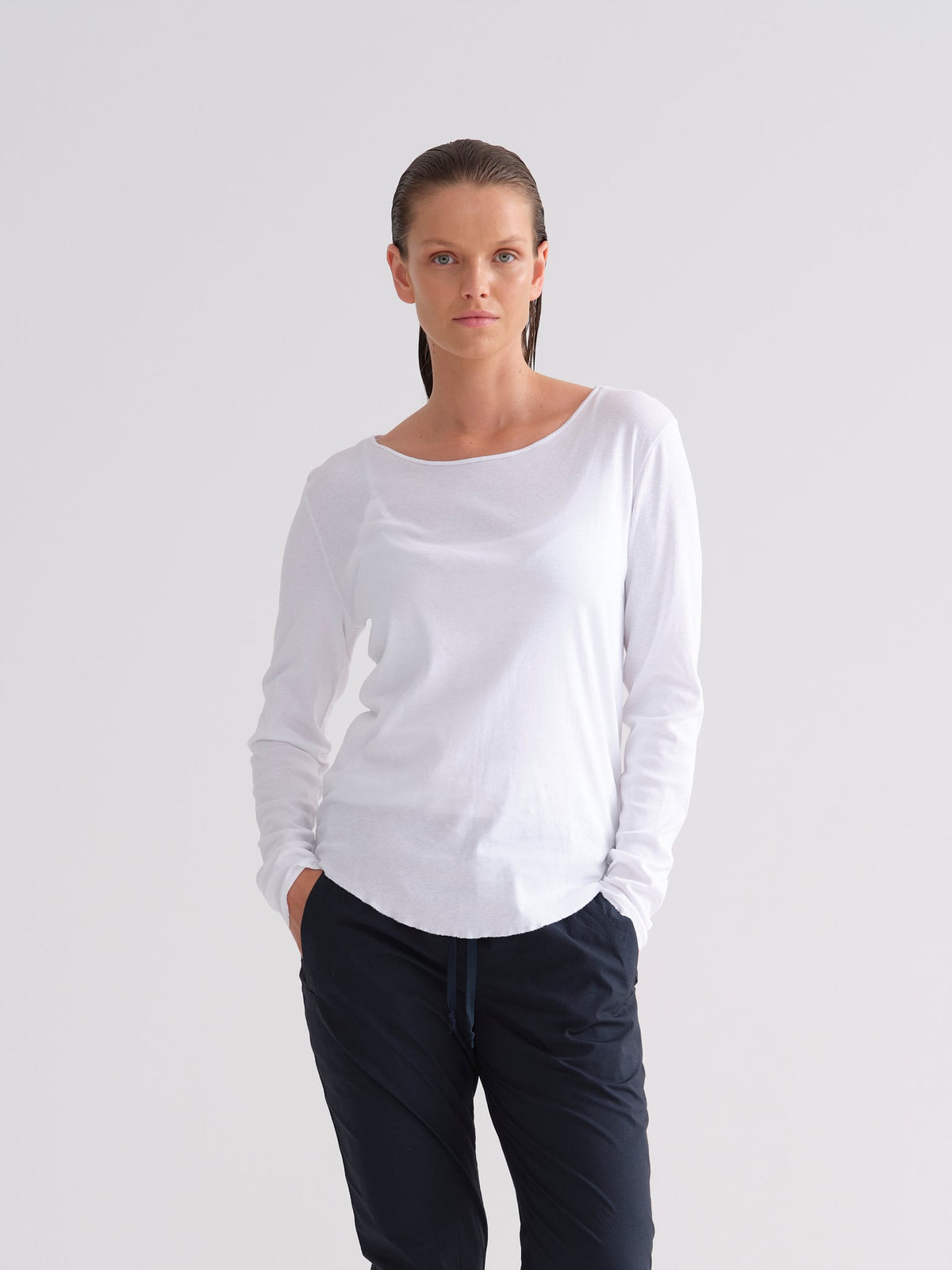 Elegant White Long Sleeved T-Shirt with Boat Neck