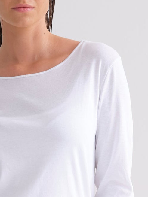 Elegant White Long Sleeved T-Shirt with Boat Neck