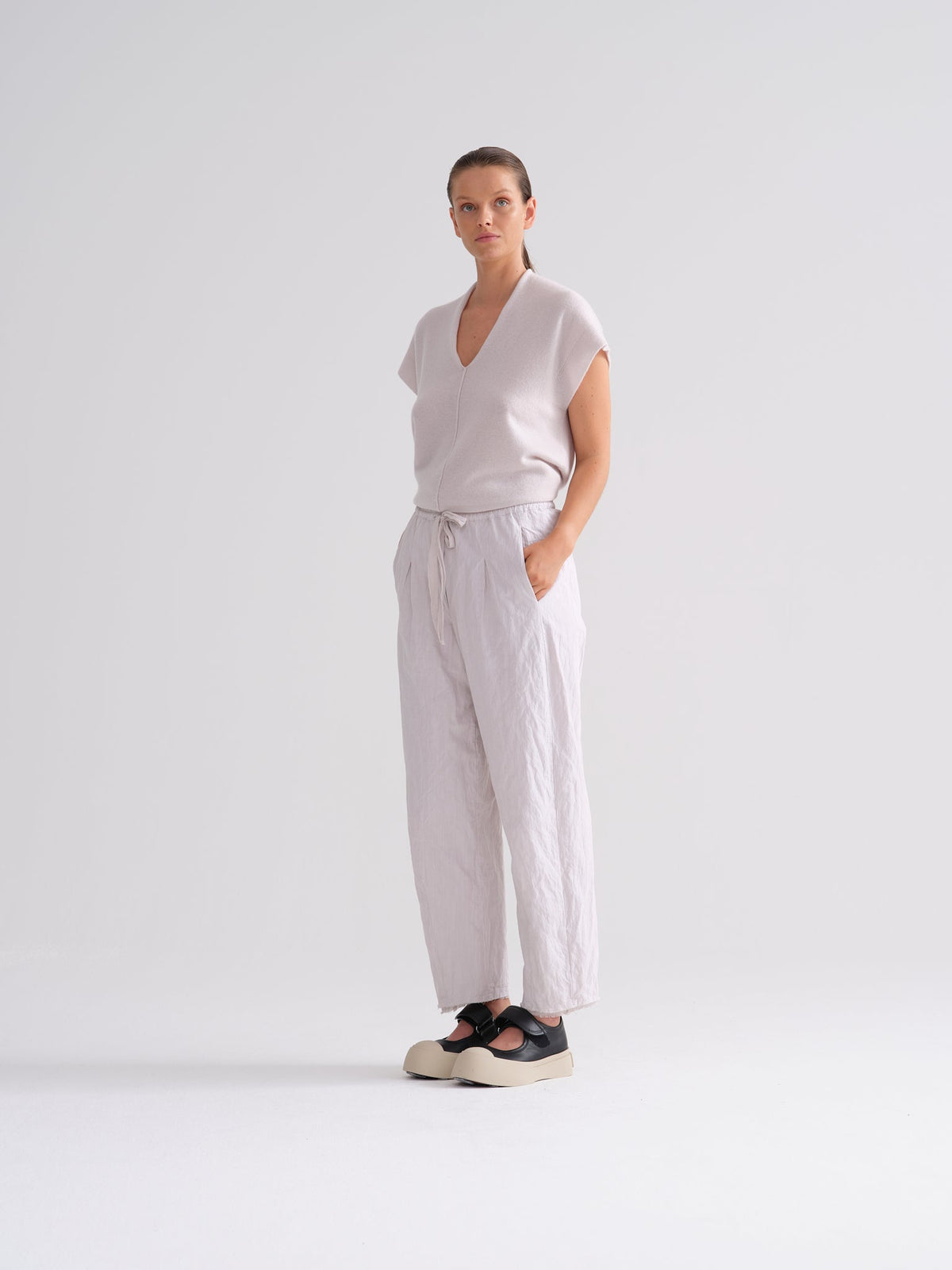 Simple V-Neck Sleeveless Knitted Cardigan
