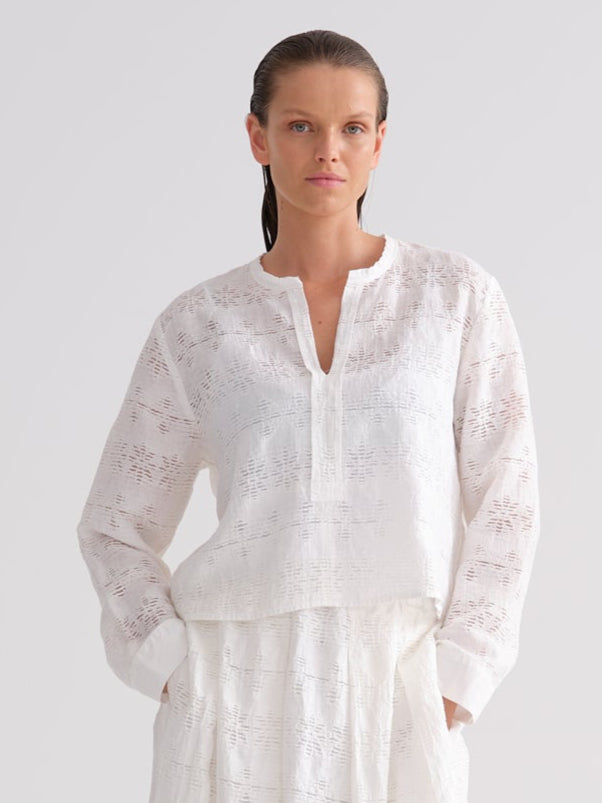 Slimming niche white long-sleeve blouse