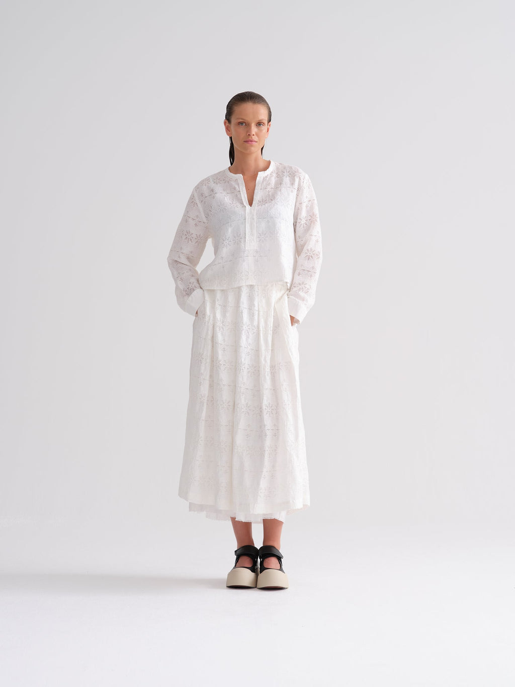 Slimming niche white long-sleeve blouse