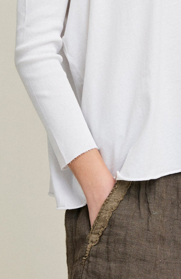 Loose-Fit White Long-Sleeve T-Shirt