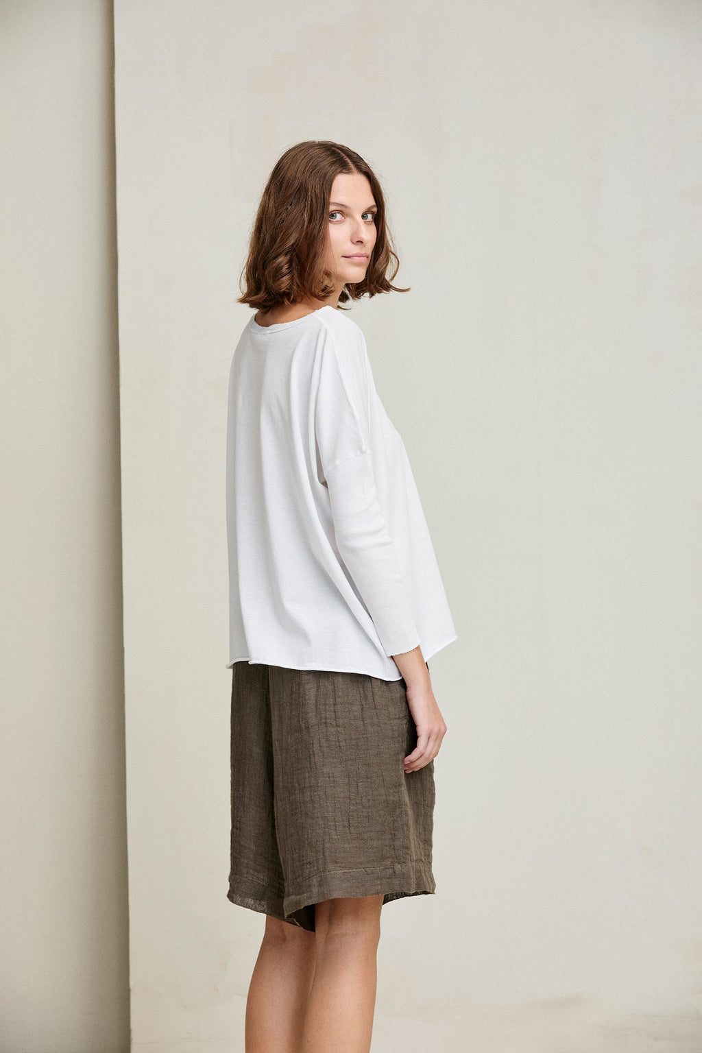Loose-Fit White Long-Sleeve T-Shirt