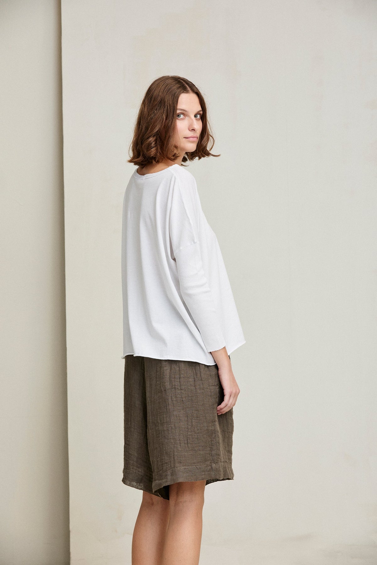 Loose-Fit White Long-Sleeve T-Shirt