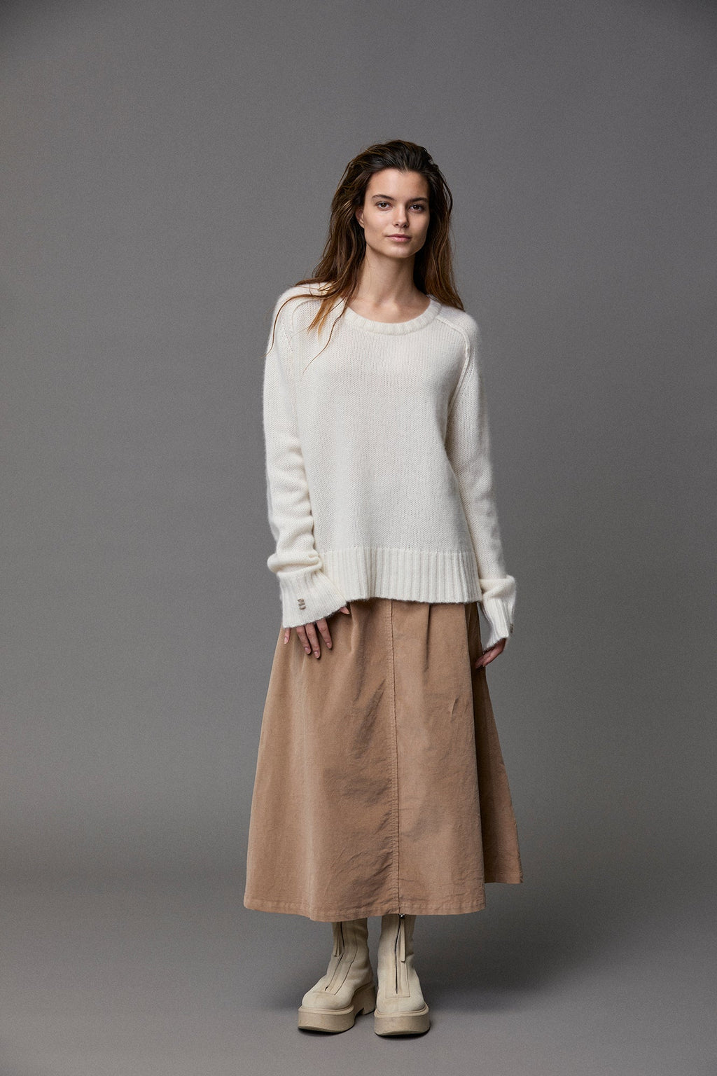 Casual ribbed round-neck white loose knit top