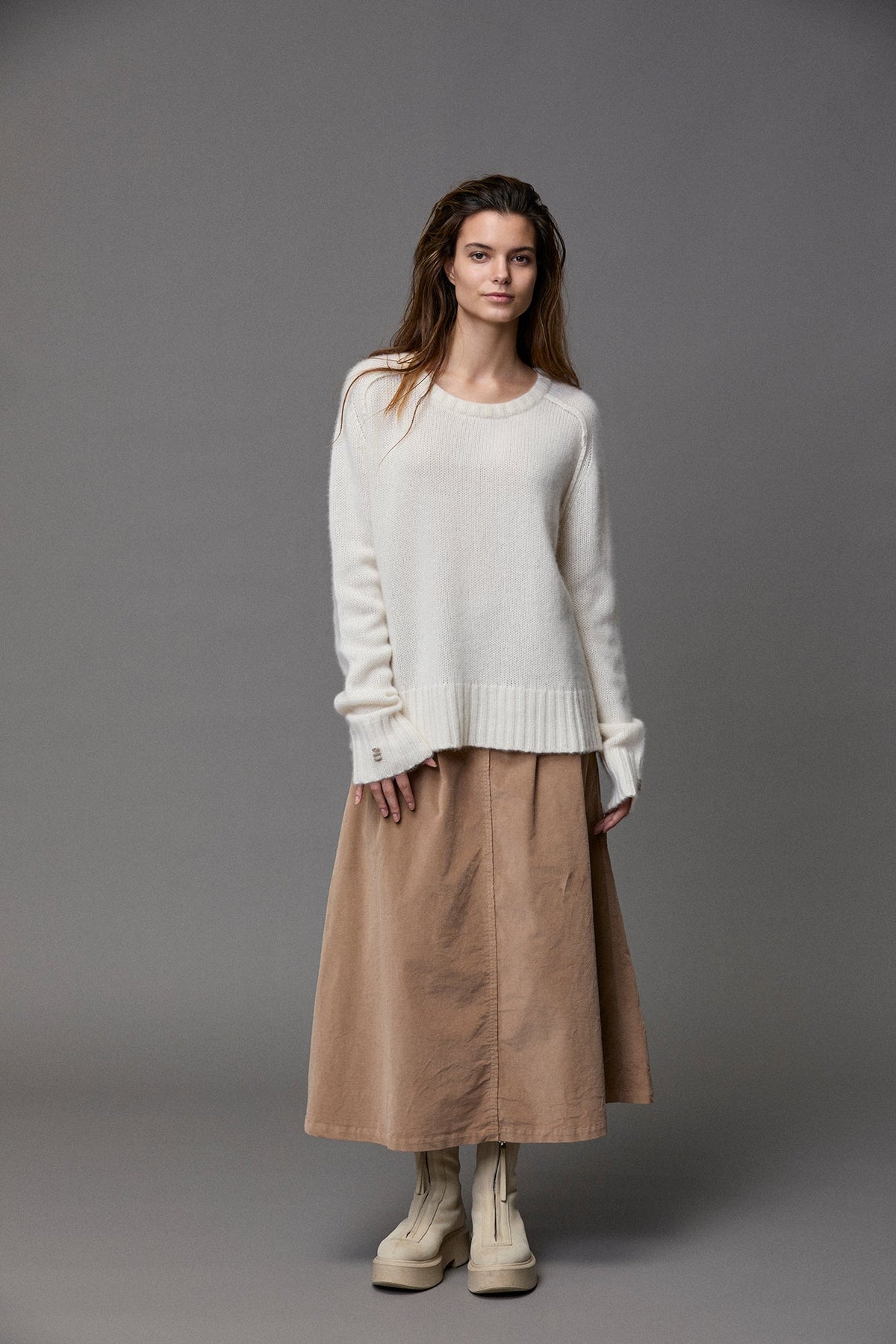 Casual ribbed round-neck white loose knit top