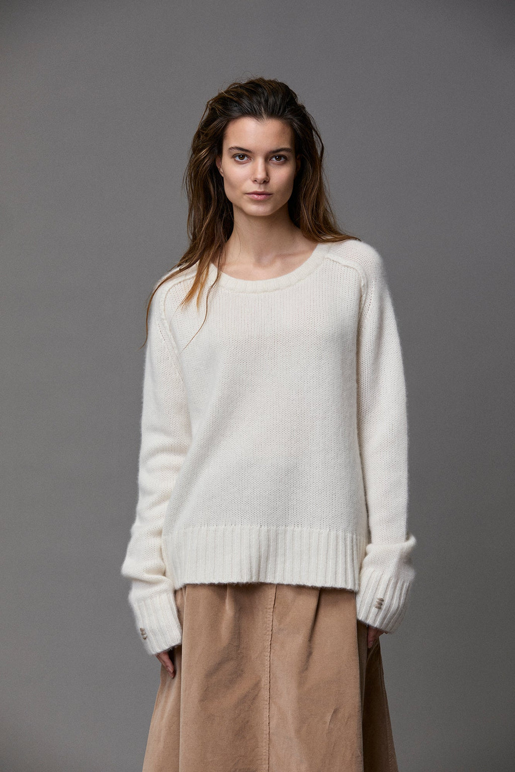 Casual ribbed round-neck white loose knit top
