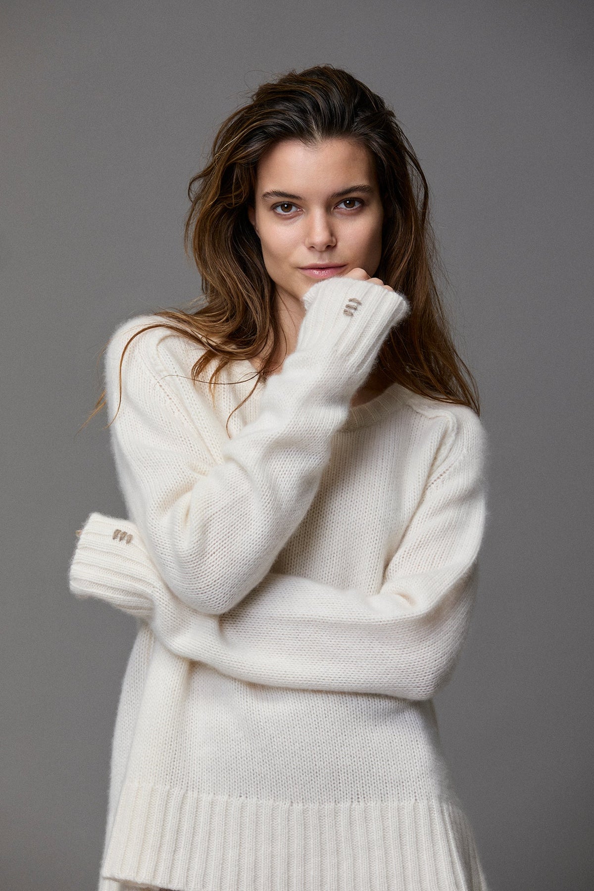 Casual ribbed round-neck white loose knit top