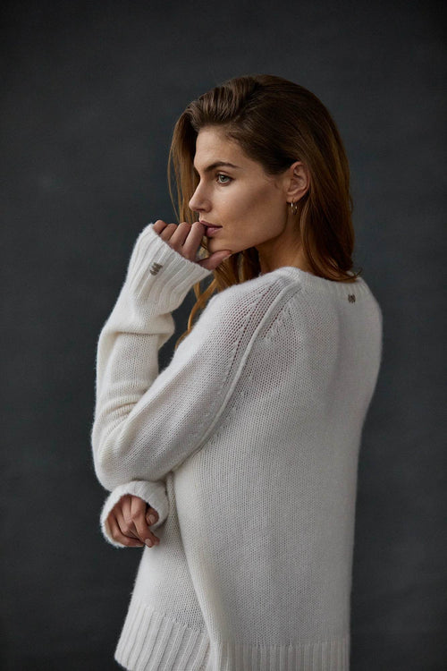 Casual ribbed round-neck white loose knit top