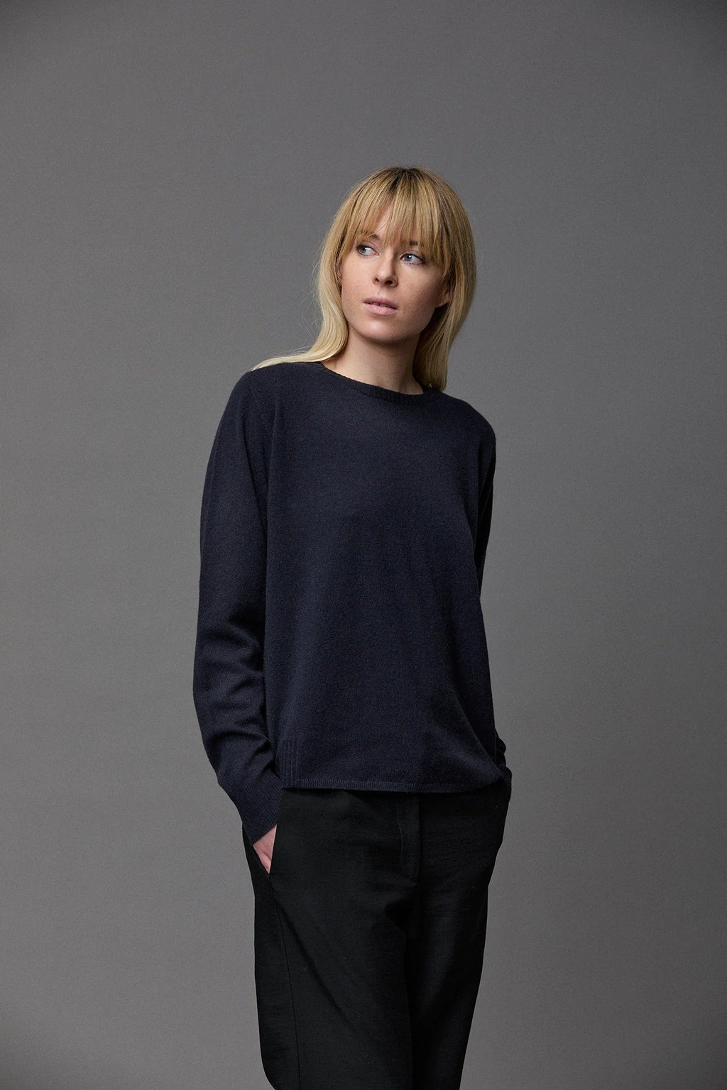 Dark Blue Minimalist Long-Sleeve Knit Sweater