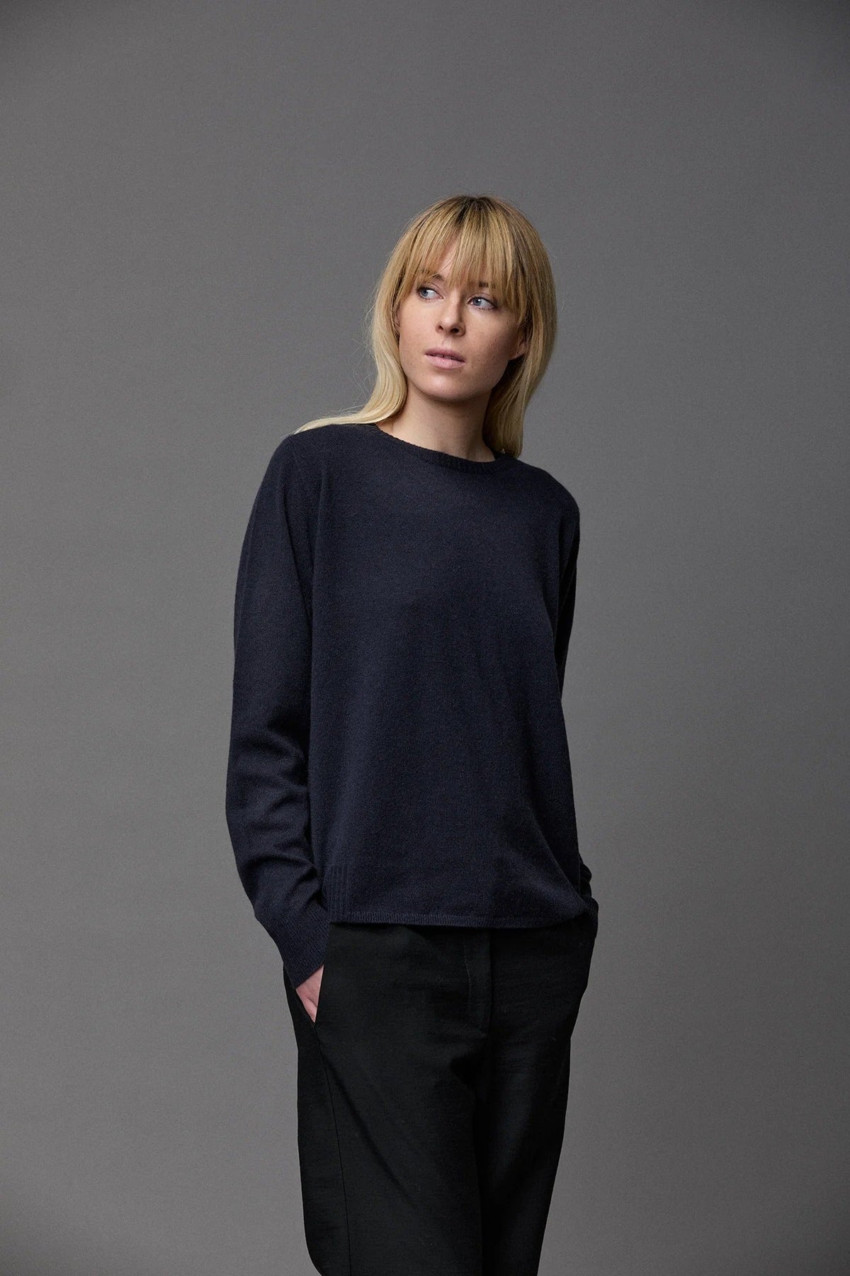 Dark Blue Minimalist Long-Sleeve Knit Sweater