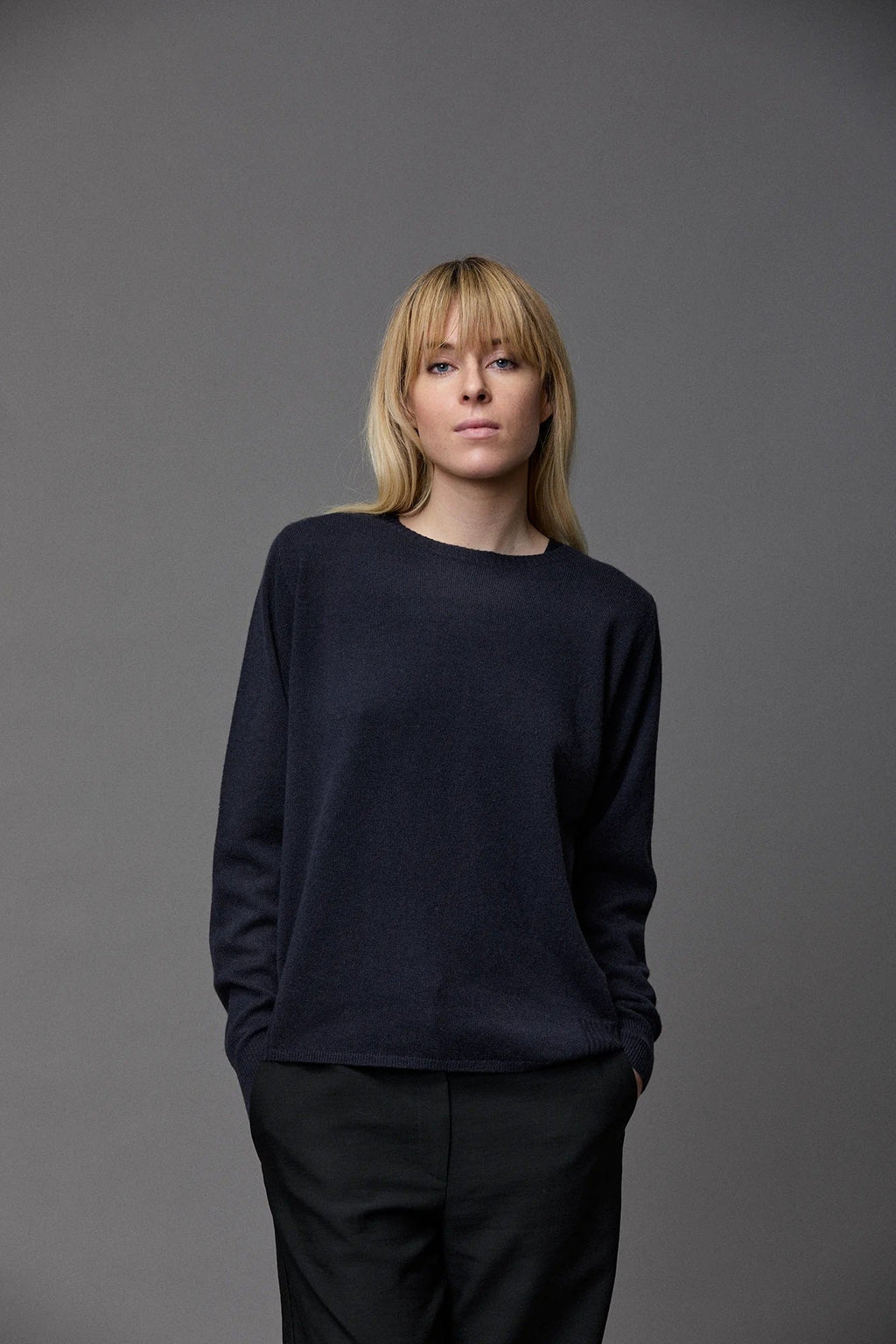 Dark Blue Minimalist Long-Sleeve Knit Sweater