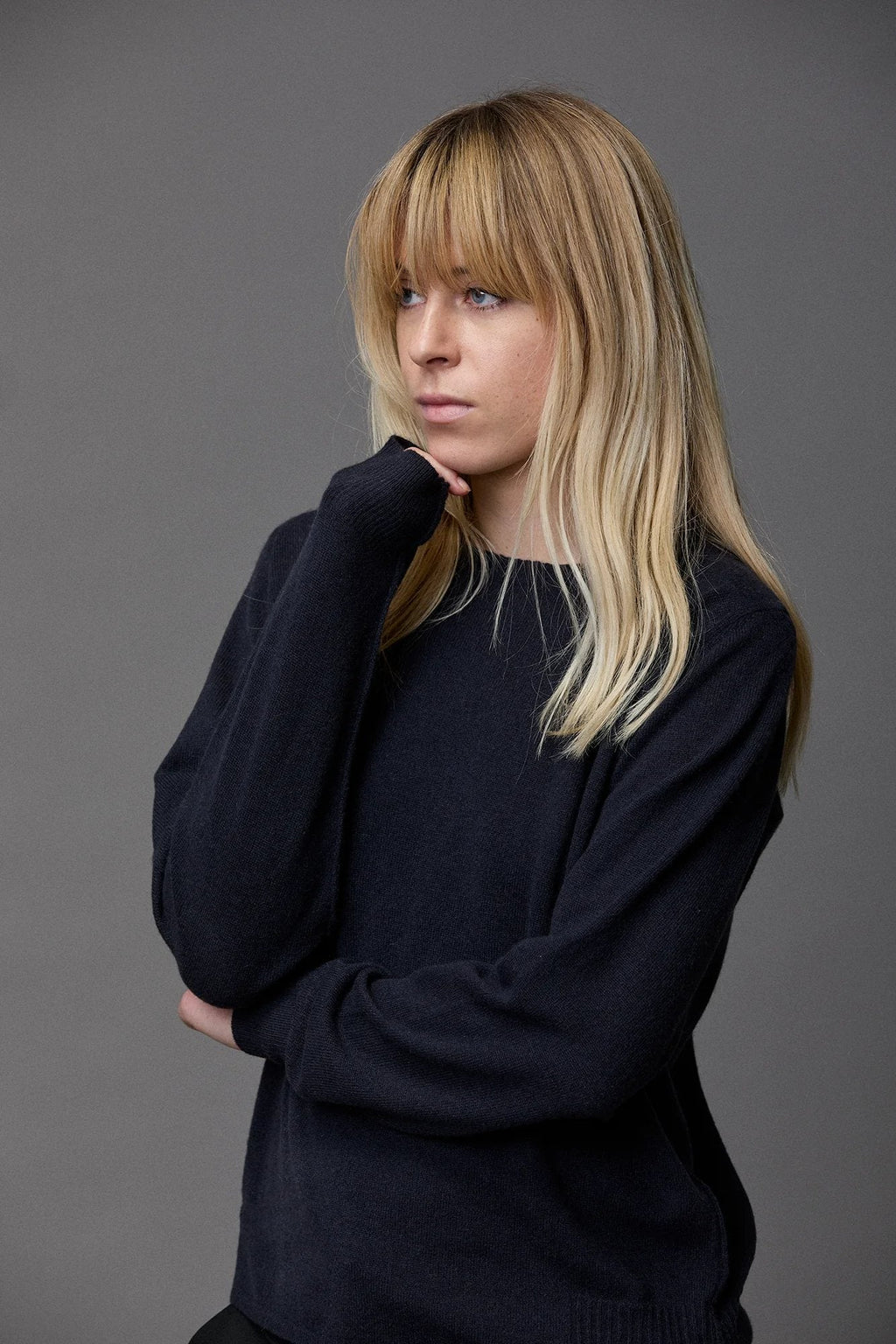 Dark Blue Minimalist Long-Sleeve Knit Sweater
