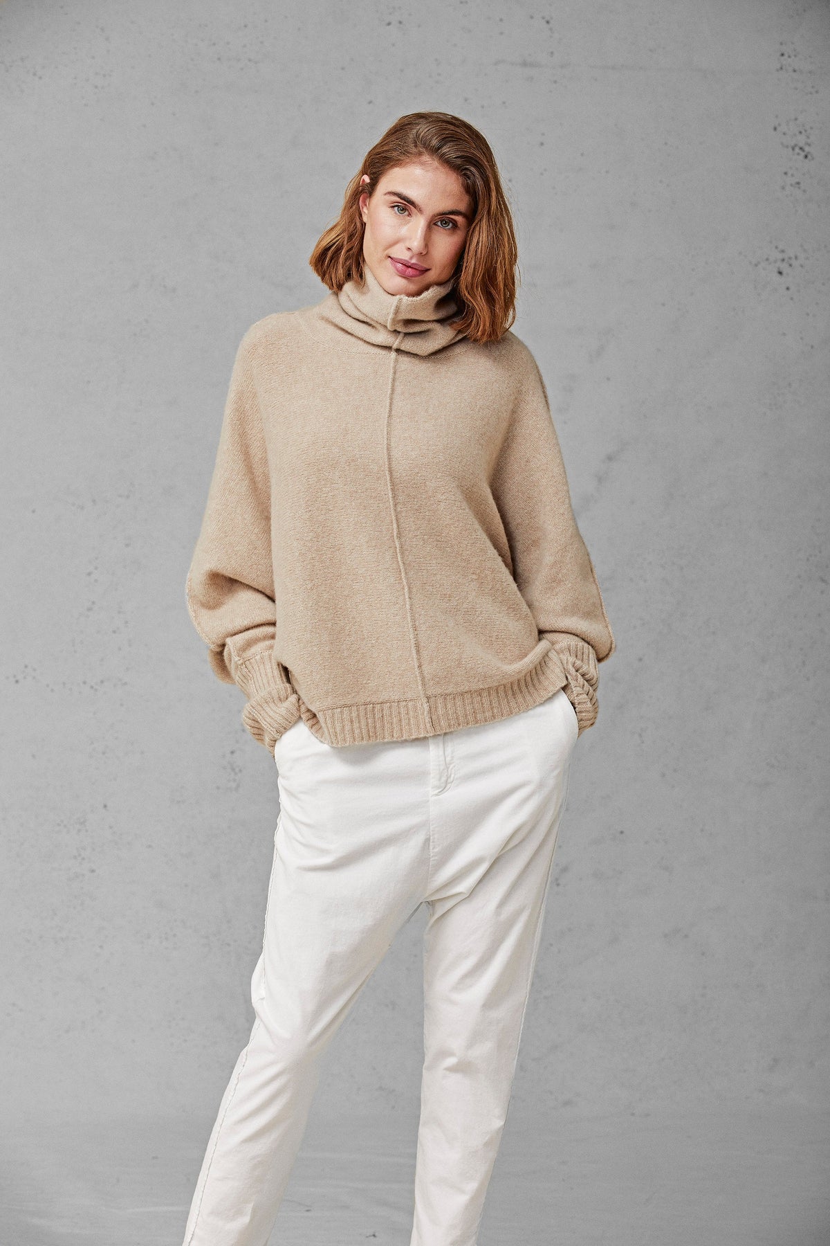 White Slim Fit Cigarette 3/4 Casual Pants