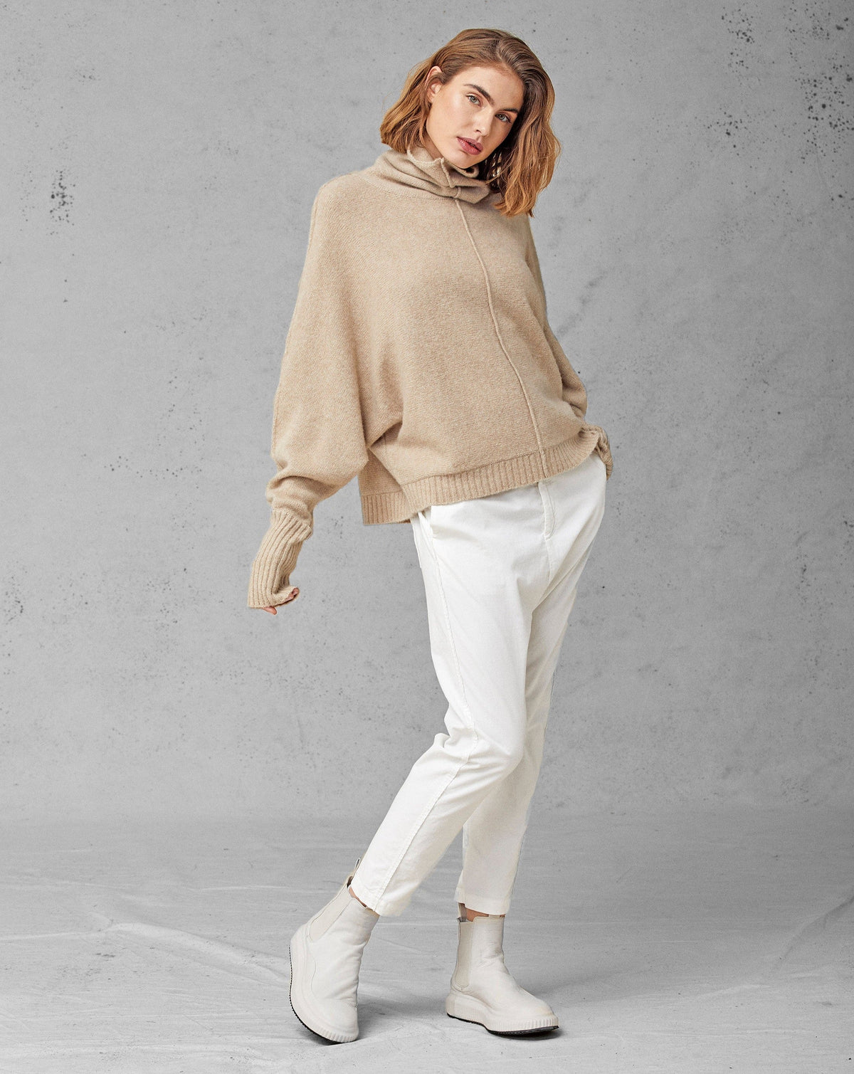 White Slim Fit Cigarette 3/4 Casual Pants
