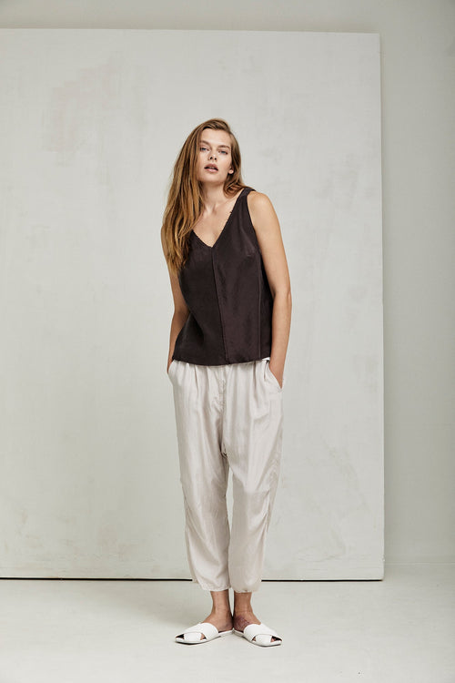 Black Sleeveless V-Neck Pleated Casual Tank Top