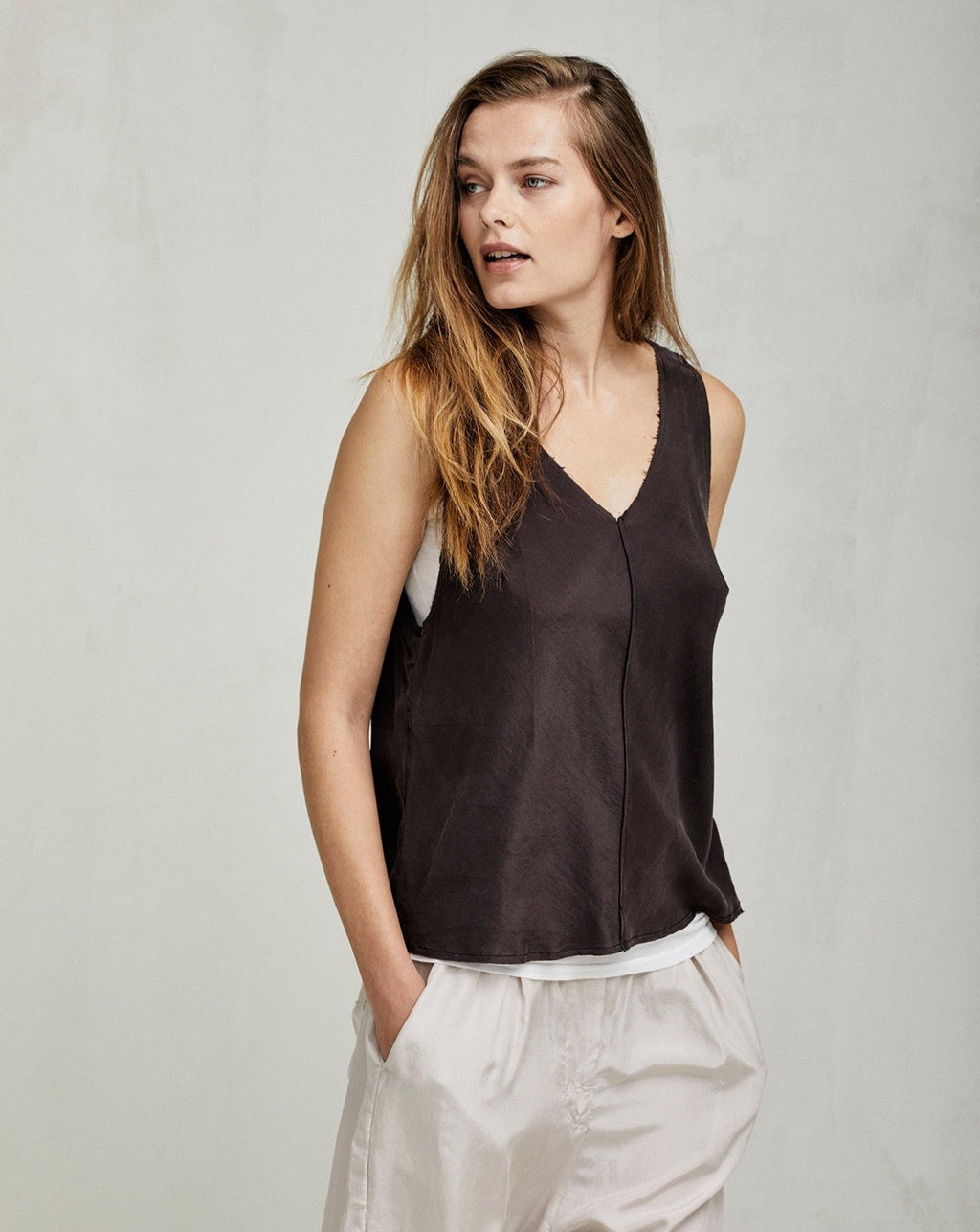 Black Sleeveless V-Neck Pleated Casual Tank Top