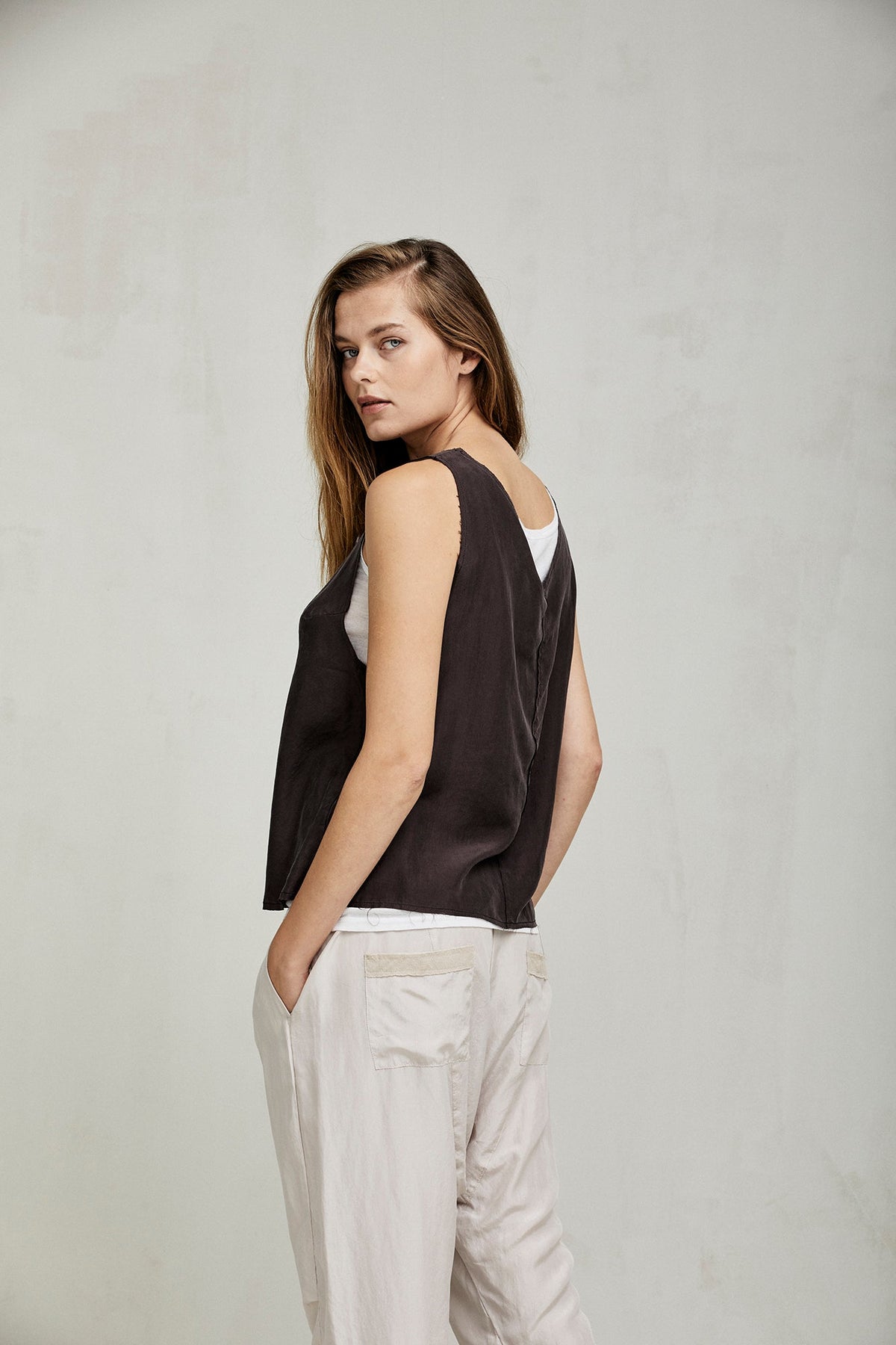 Black Sleeveless V-Neck Pleated Casual Tank Top
