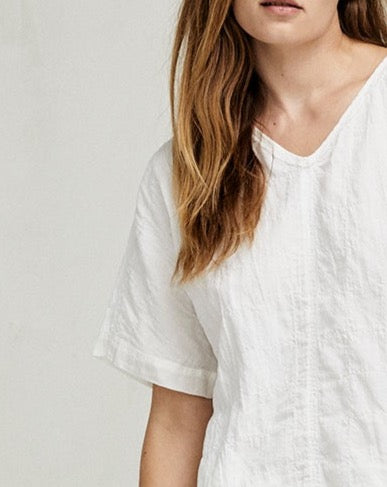 White Linen Like Fabric Short Sleeved Loose V-Neck Top