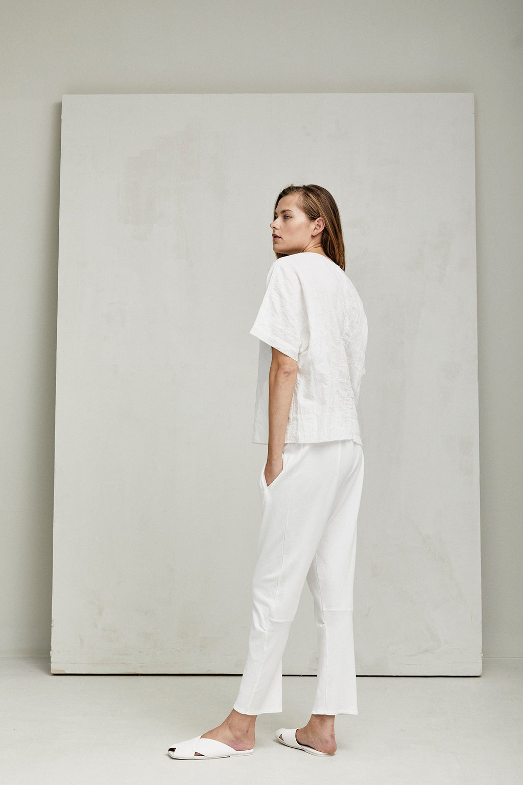 White Linen Like Fabric Short Sleeved Loose V-Neck Top