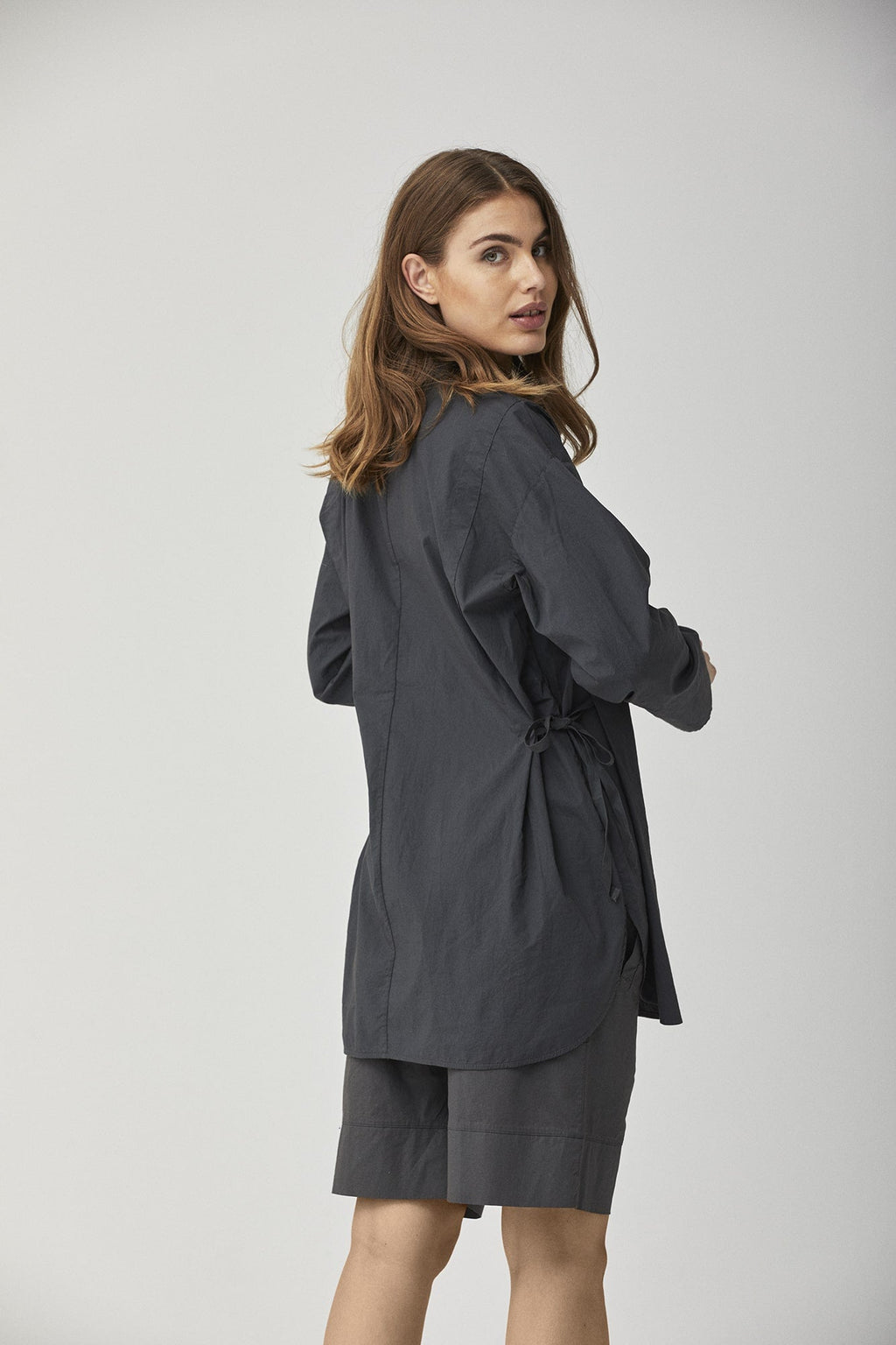 Elegant Dark Gray Long-Sleeve Shirt