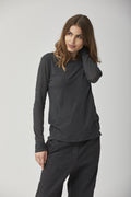 Relaxed-Fit Black Long-Sleeve Basic T-Shirt