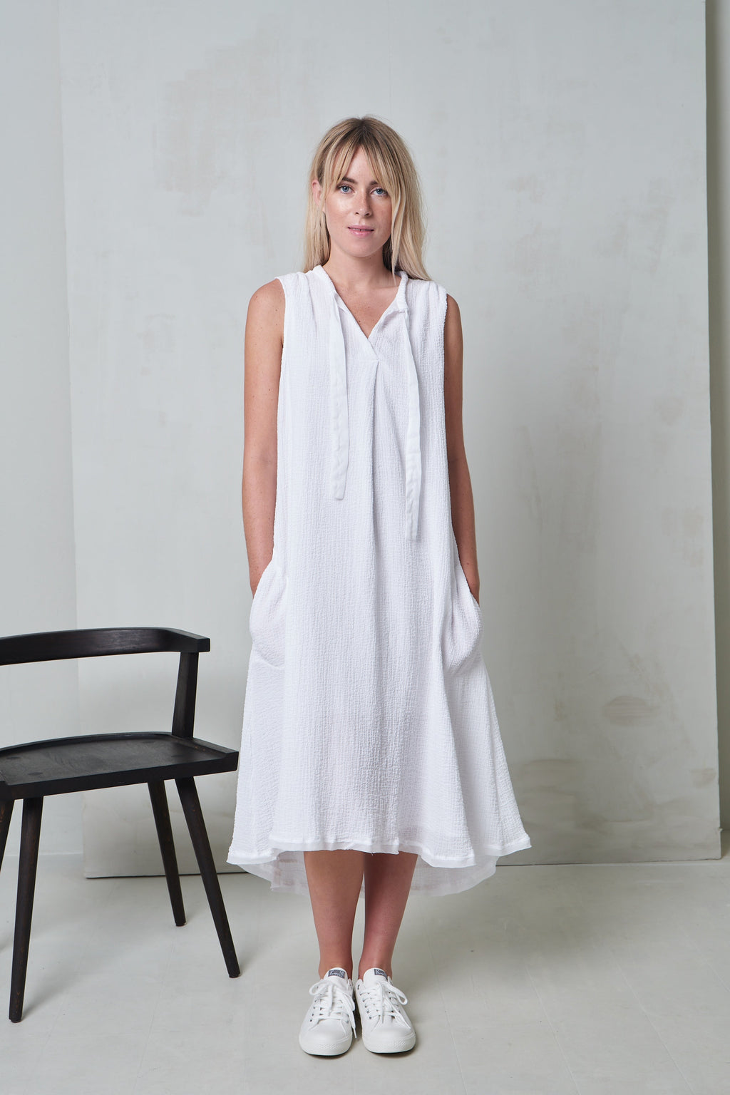 White Sleeveless Tie - Neck Loose - Fit Mid - Length Dress
