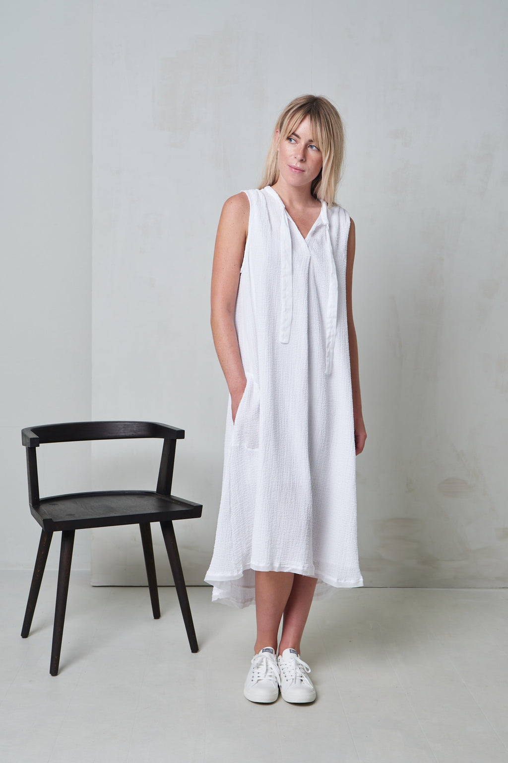 White Sleeveless Tie - Neck Loose - Fit Mid - Length Dress