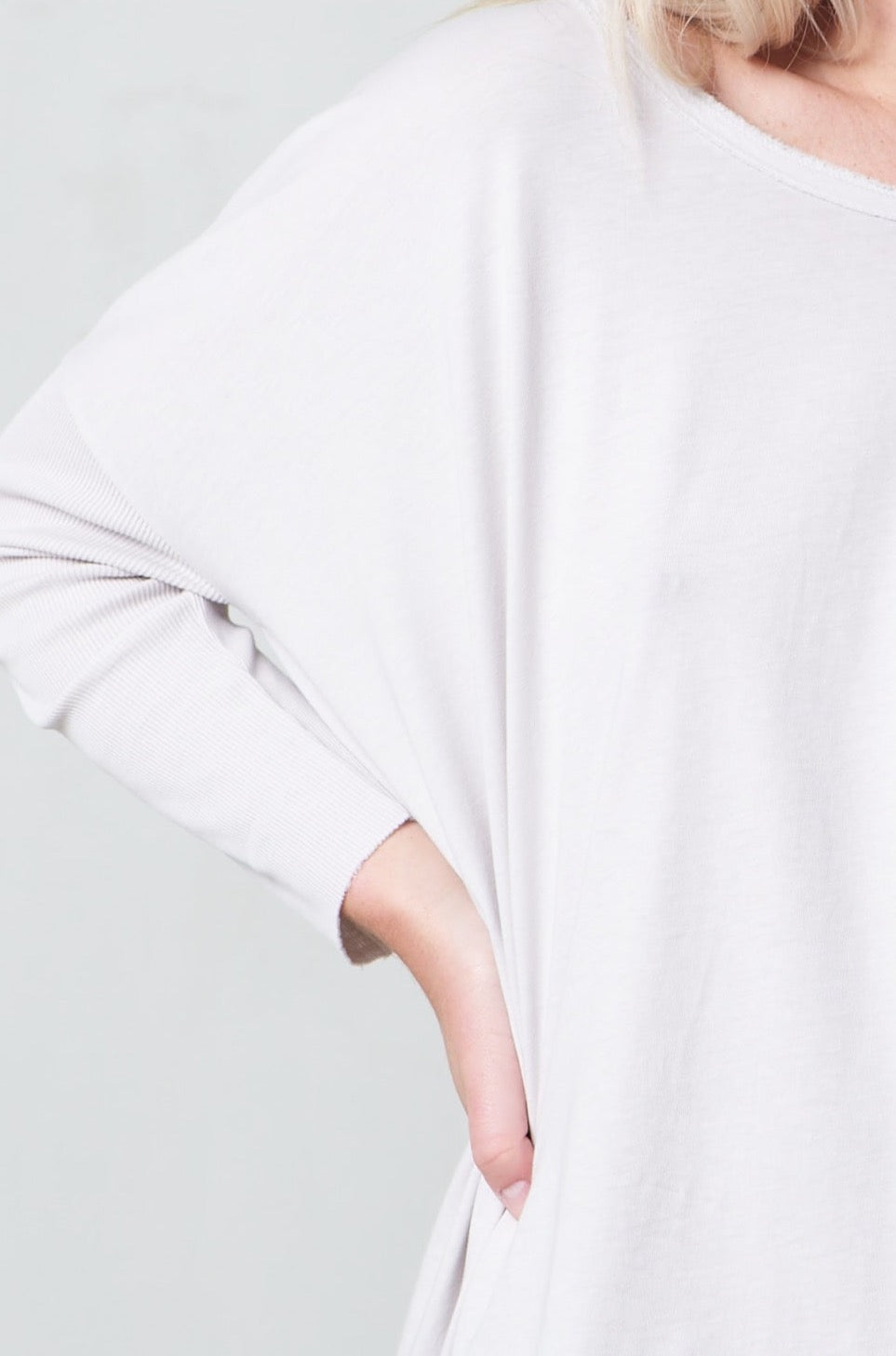 White Round-Neck Long-Sleeve Loose Drape T-Shirt