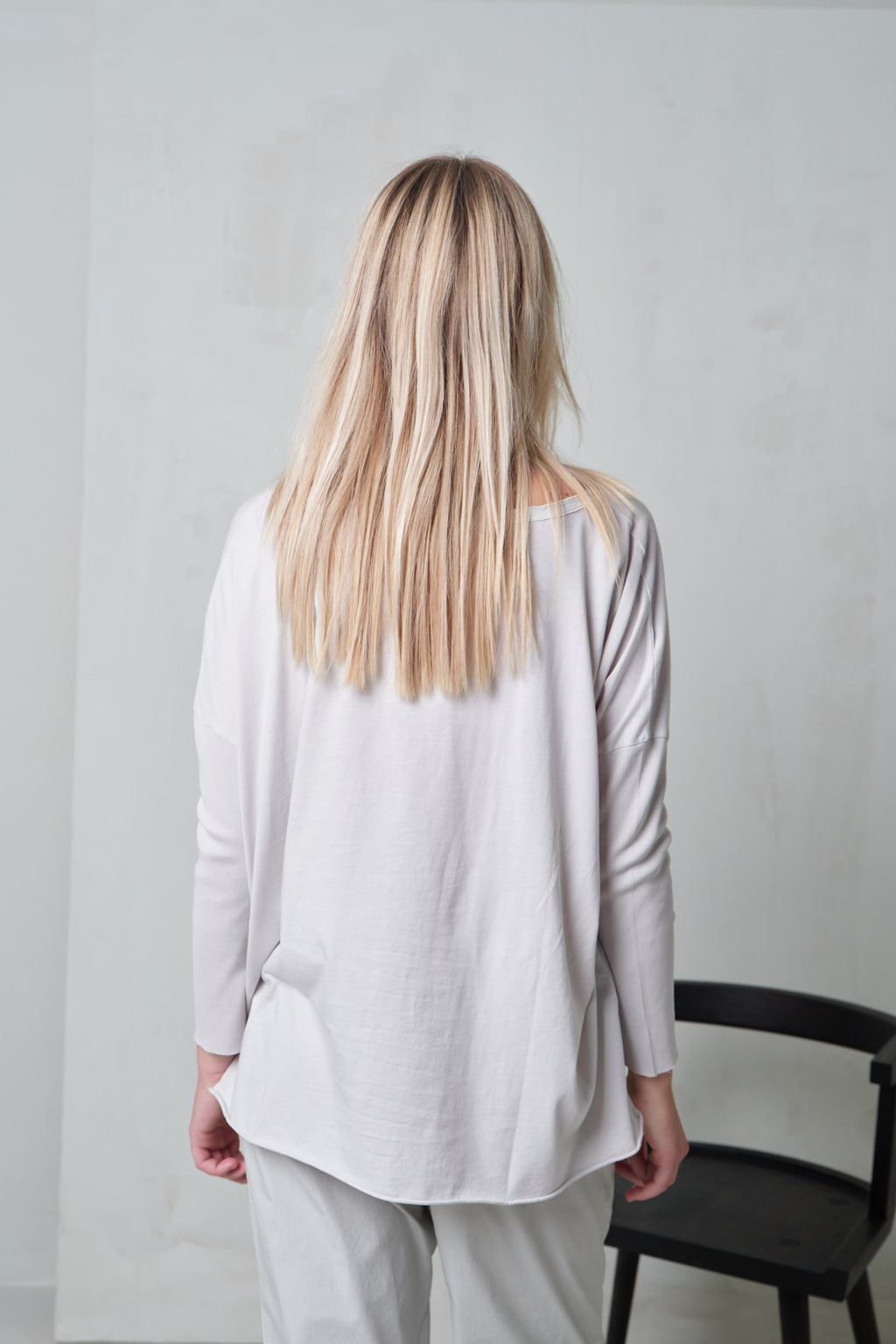 White Round-Neck Long-Sleeve Loose Drape T-Shirt