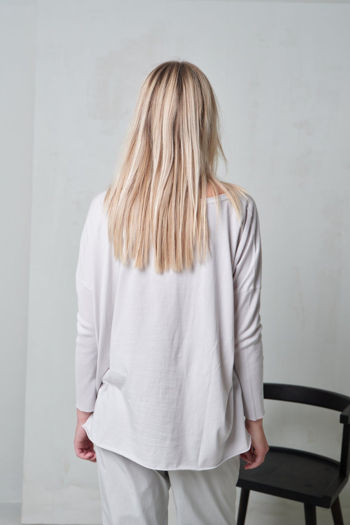 White Round-Neck Long-Sleeve Loose Drape T-Shirt