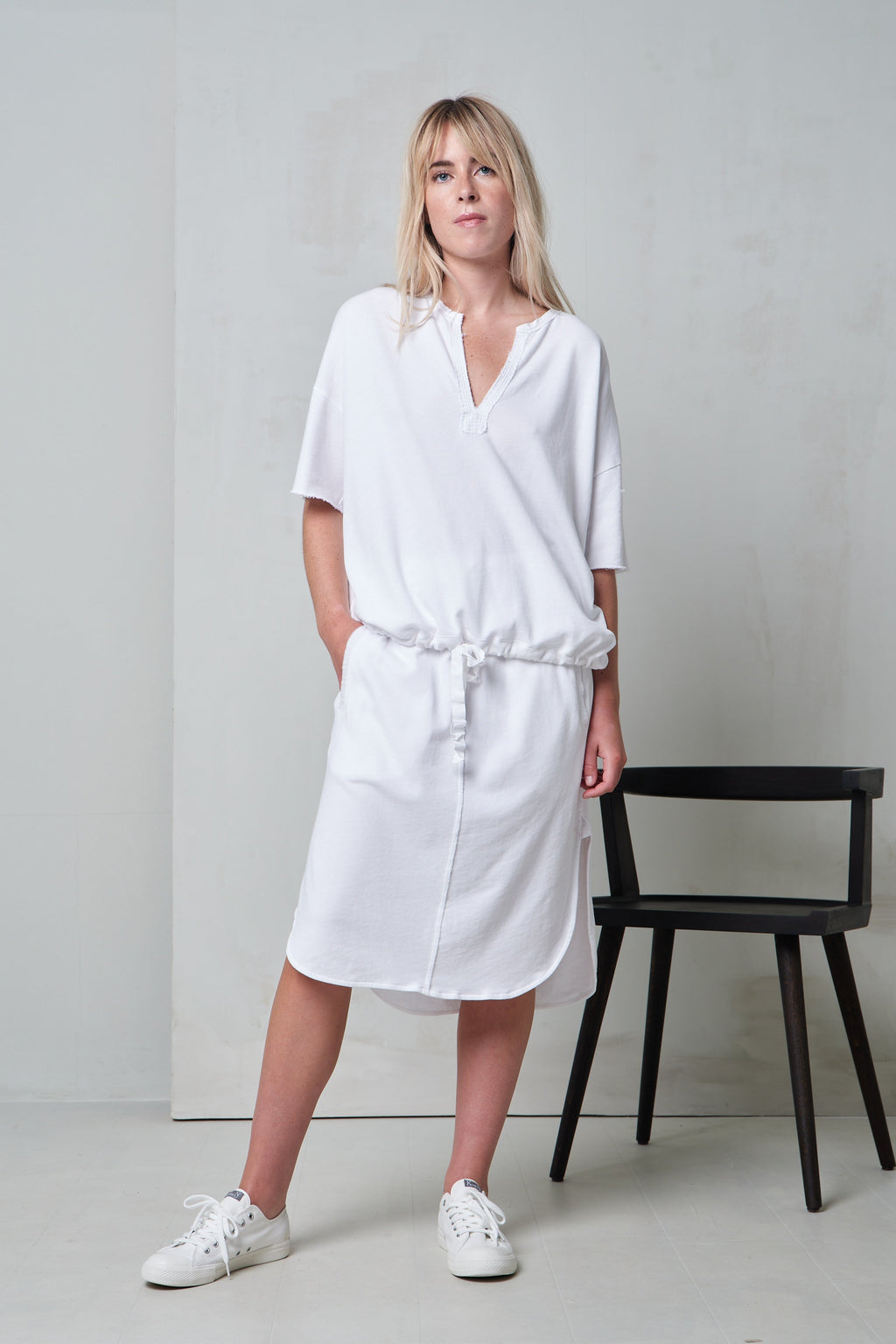 White V-neck Short-sleeve Buttoned Casual T-shirt