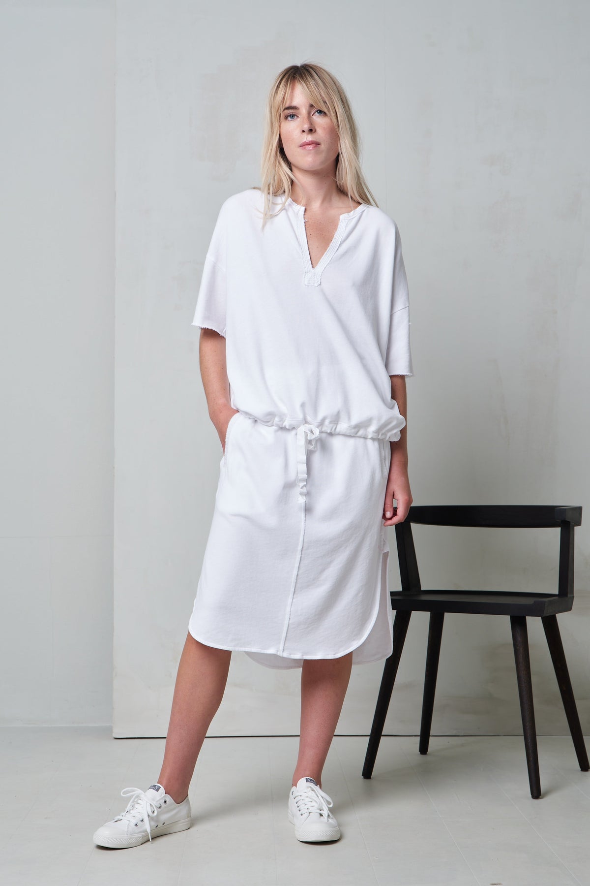 White V-neck Short-sleeve Buttoned Casual T-shirt
