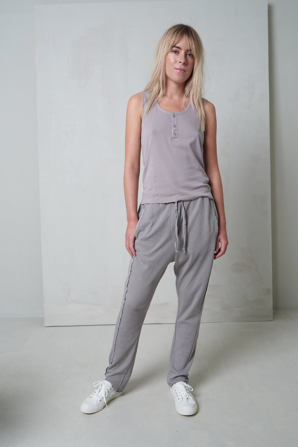 Gray Neck Button-Decorated Sleeveless Tank Top
