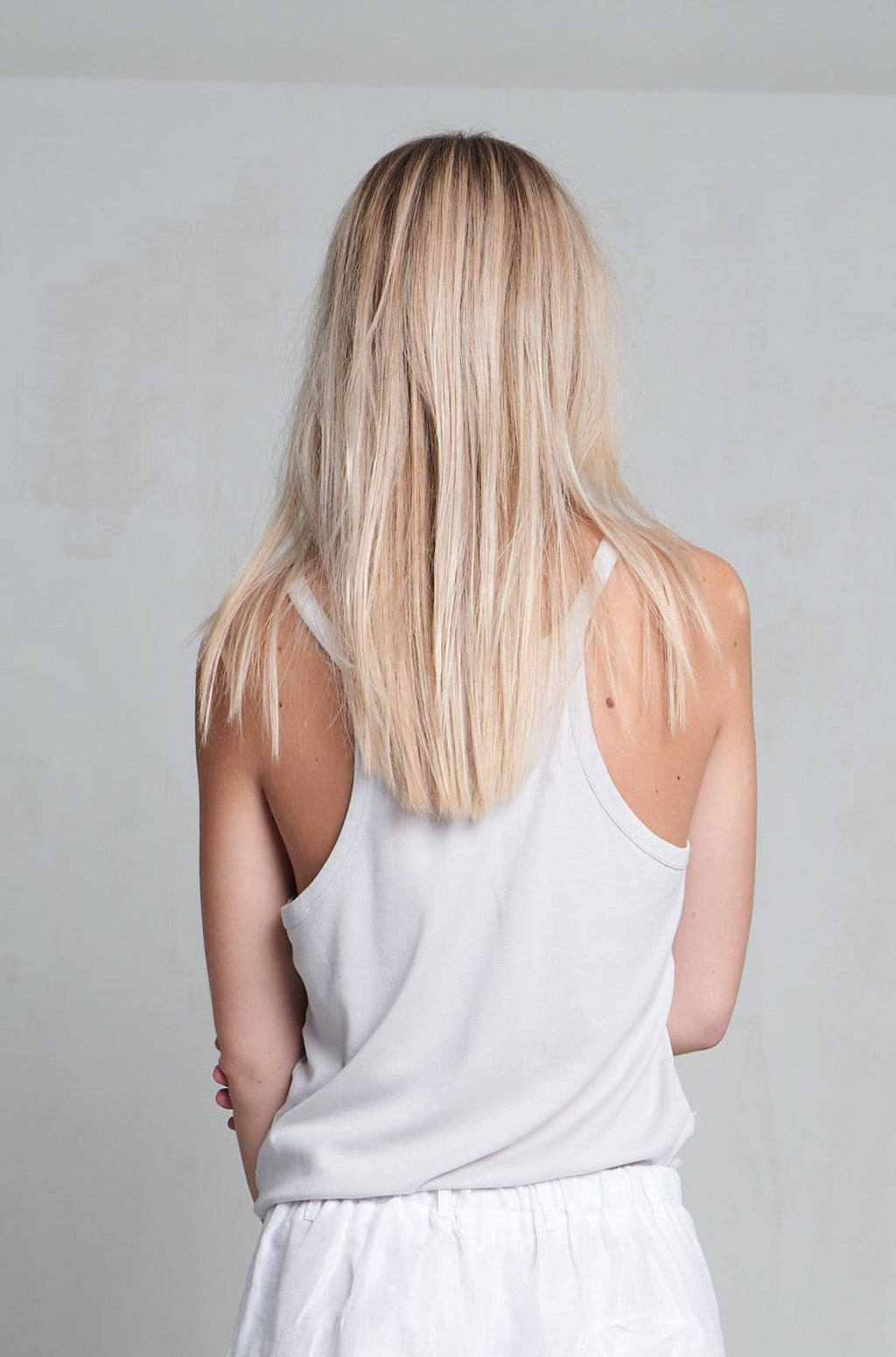 White Simple Backless Sleeveless Tank Top