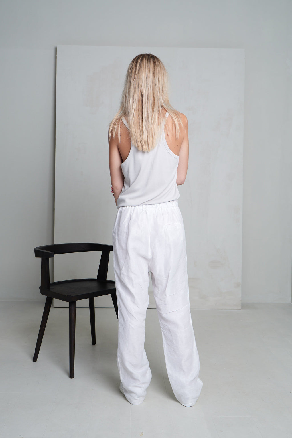 White Simple Backless Sleeveless Tank Top