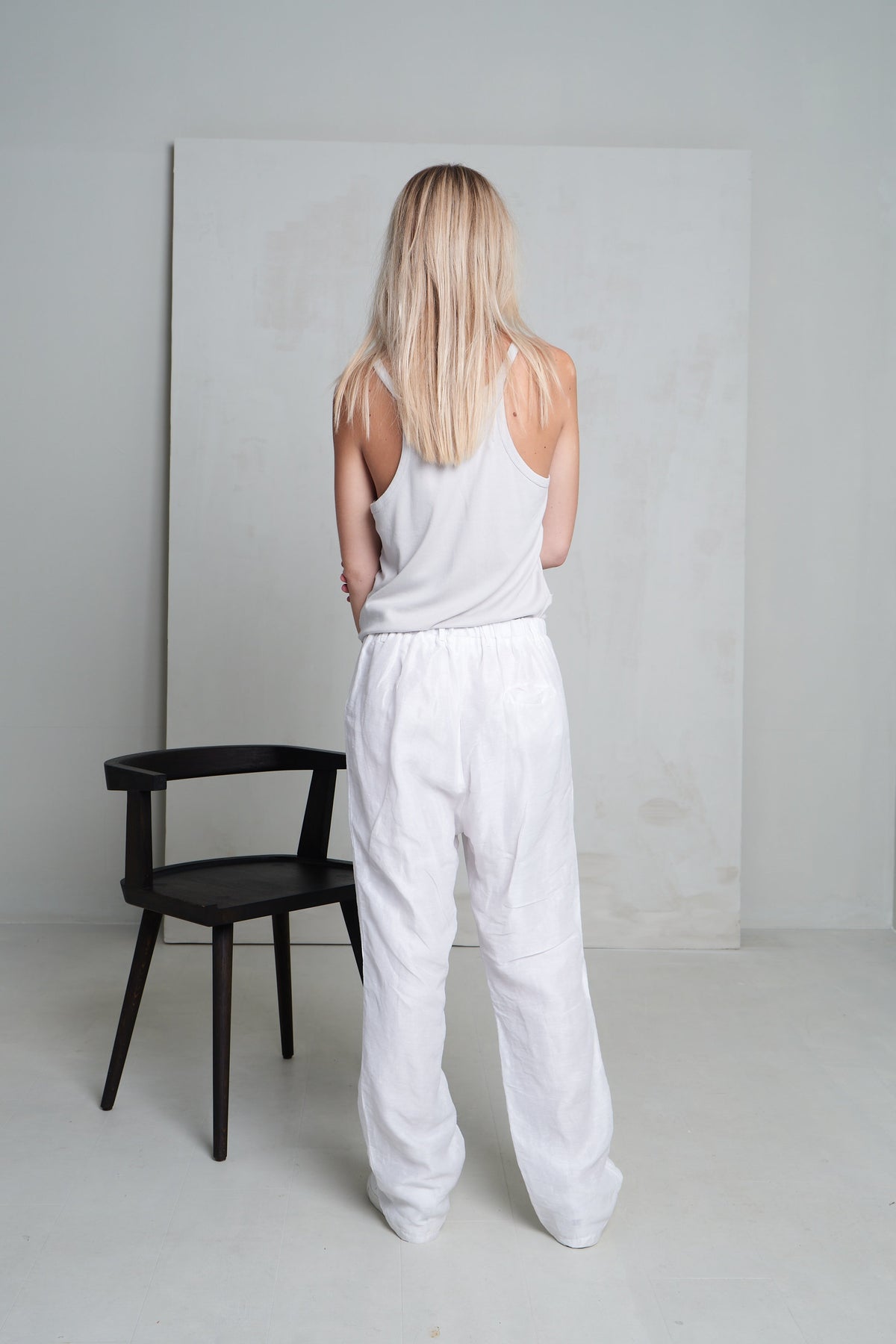 White Simple Backless Sleeveless Tank Top