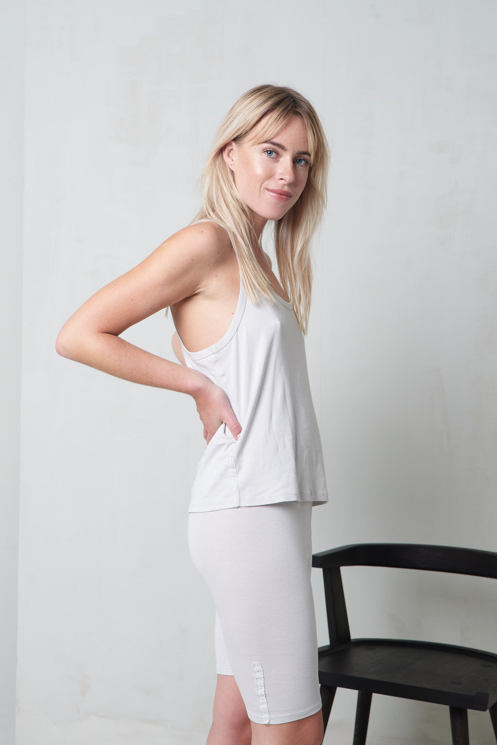 White Simple Backless Sleeveless Tank Top