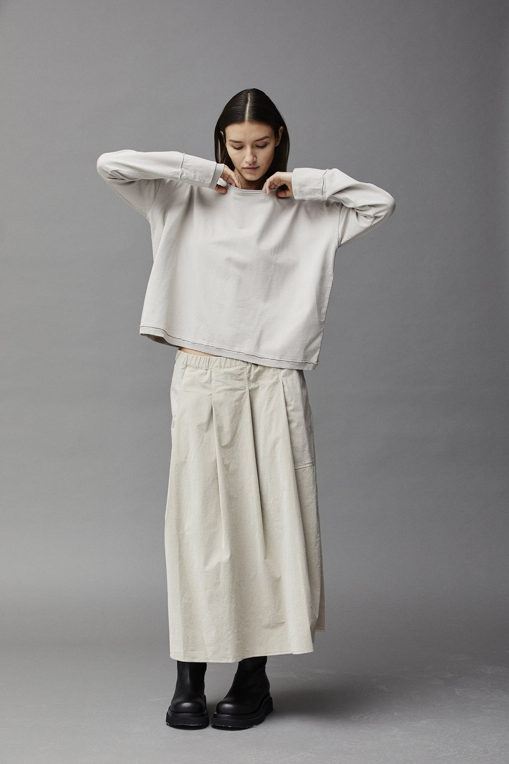 Soft Minimalist Style Round Neck Long - Sleeved Top