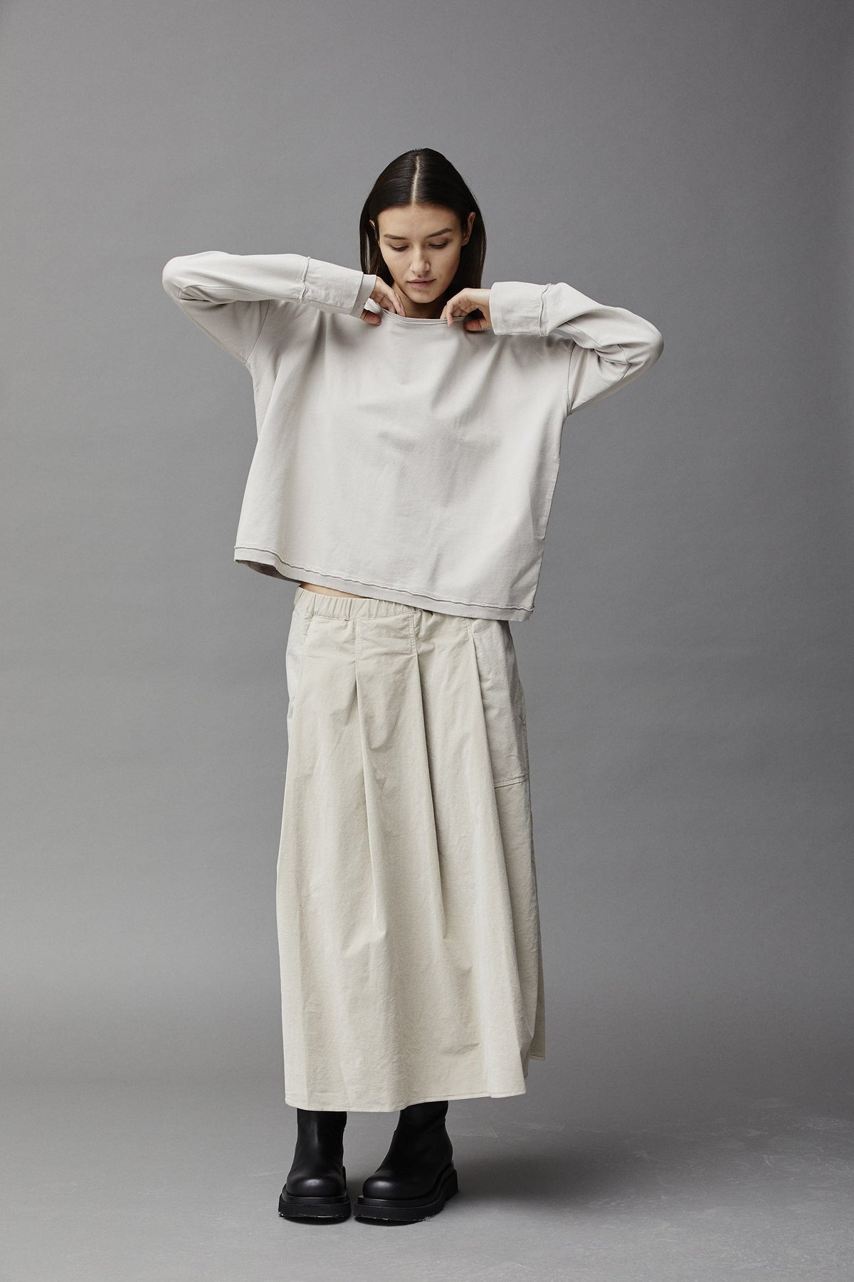 Soft Minimalist Style Round Neck Long - Sleeved Top