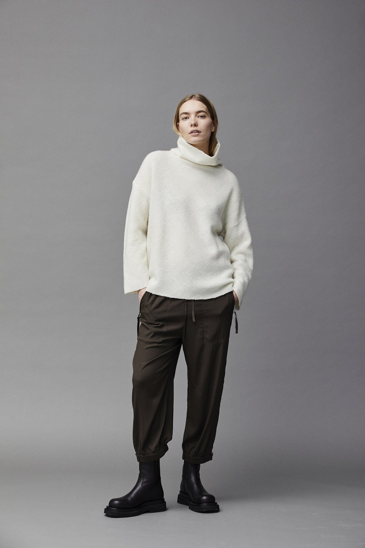 High - Neck Loose Fit Cashmere Sweater