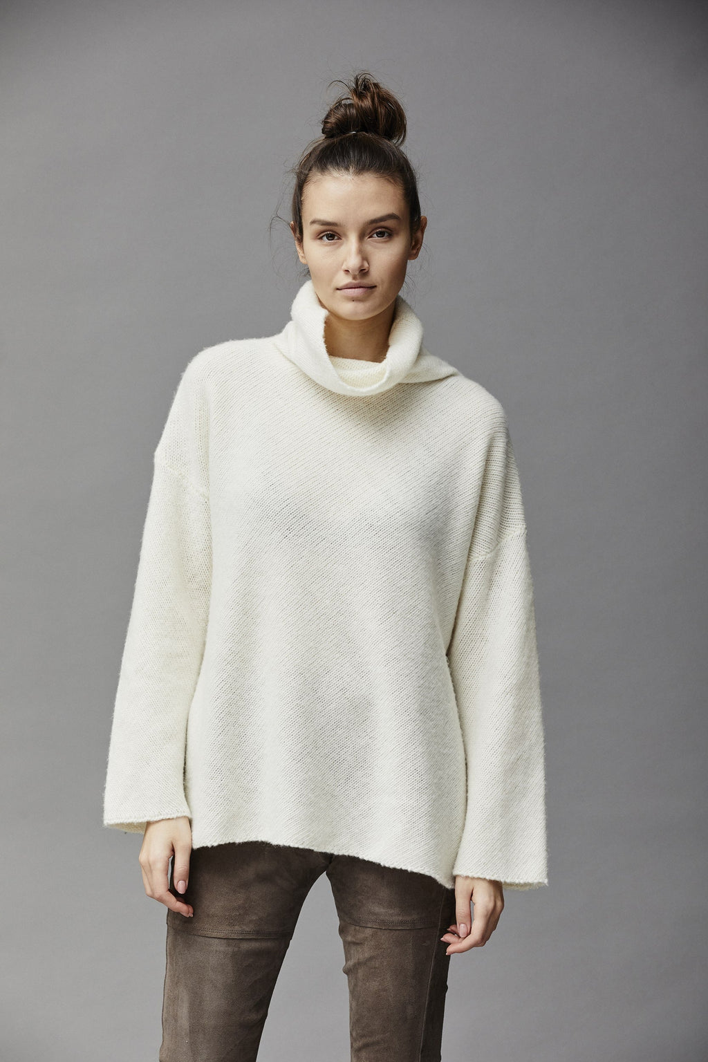 High - Neck Loose Fit Cashmere Sweater