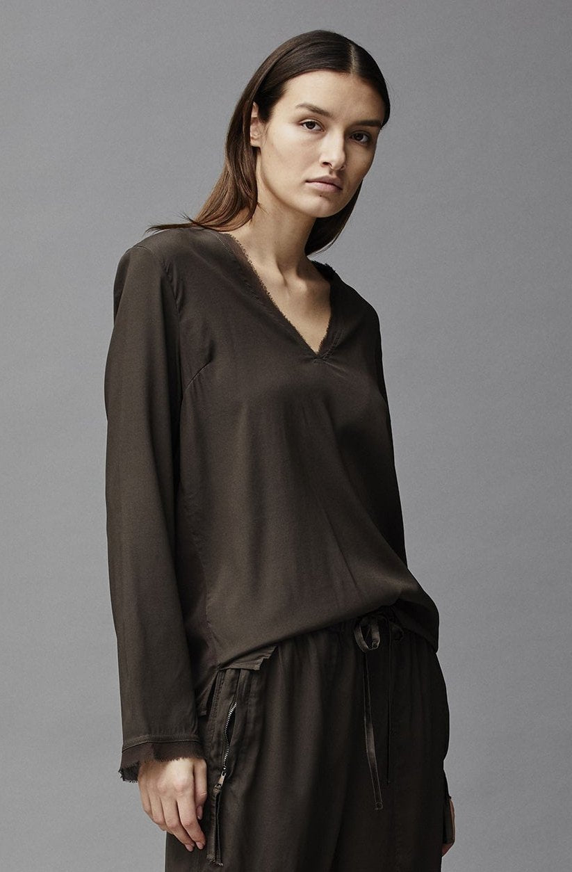 Black Simple V-Neck Long Sleeved Gathered Blouse