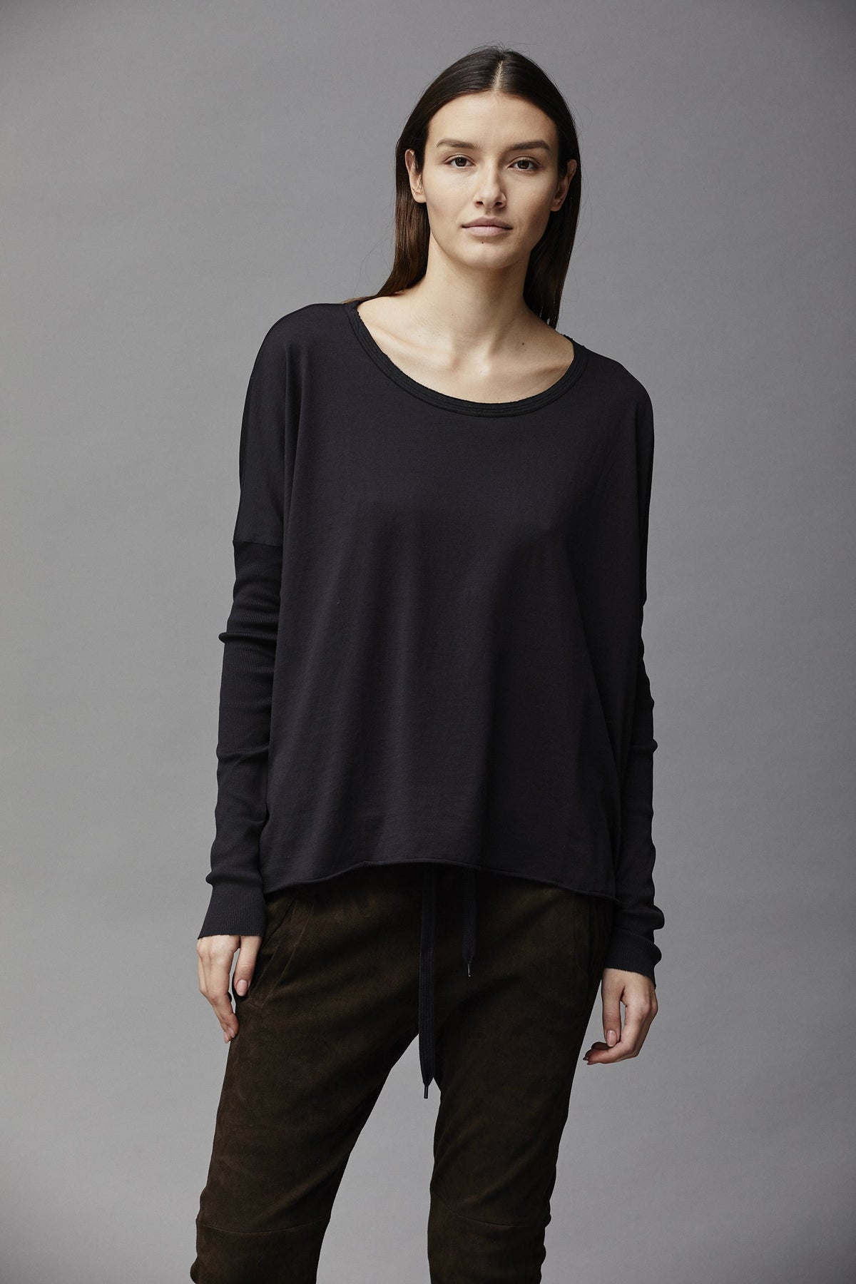 Black Simple Loose-Fit Long-Sleeve Crew-Neck T-Shirt