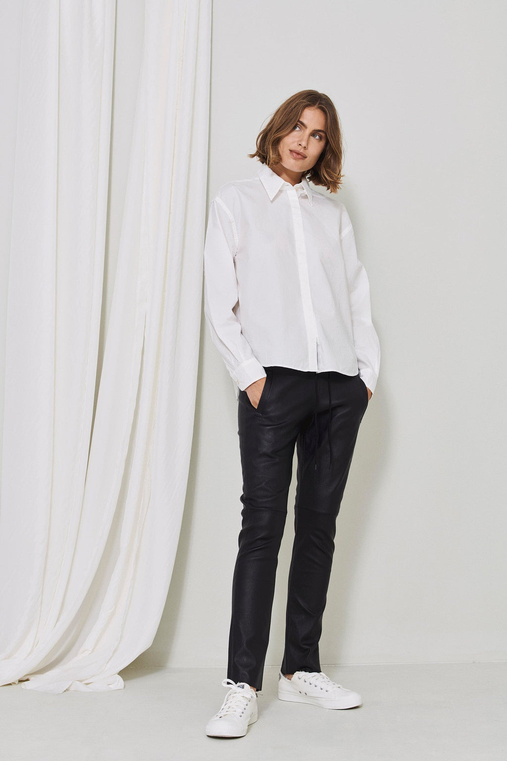 White Simple Collar Slim Fit Cotton Short Sleeve Professional Shirt